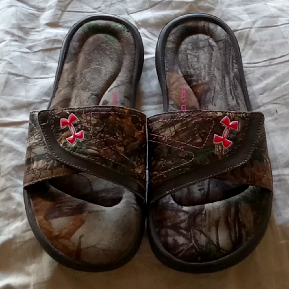 Under Armour slides slip on sandals size 8 camo/ pink
